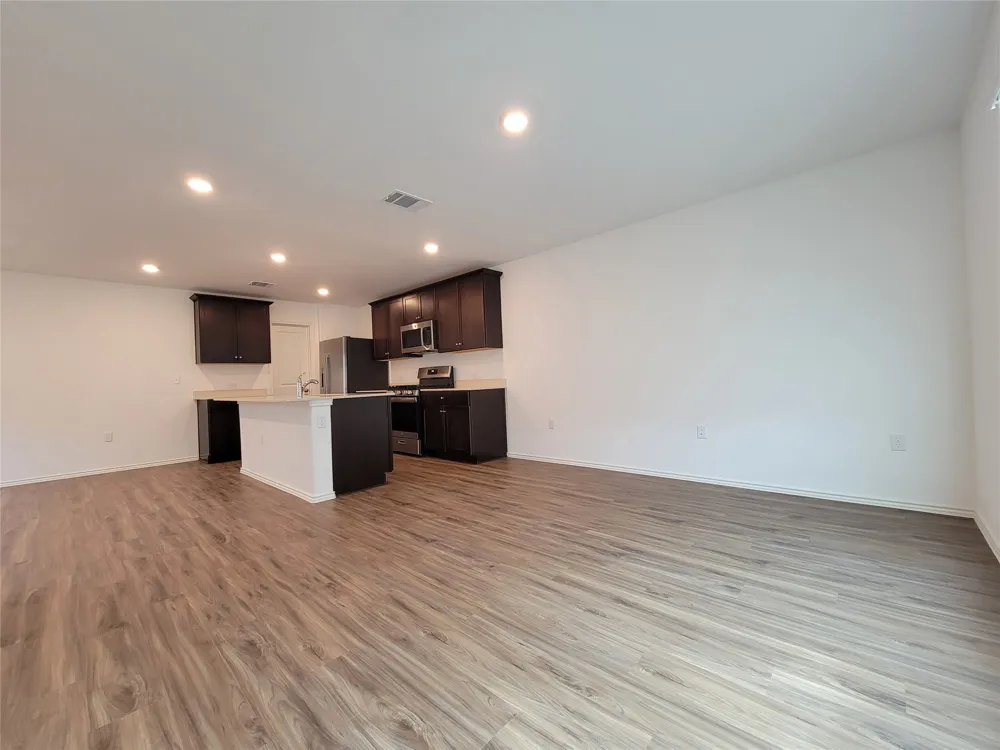12109 Short Leaf Path Del Valle, TX 78617