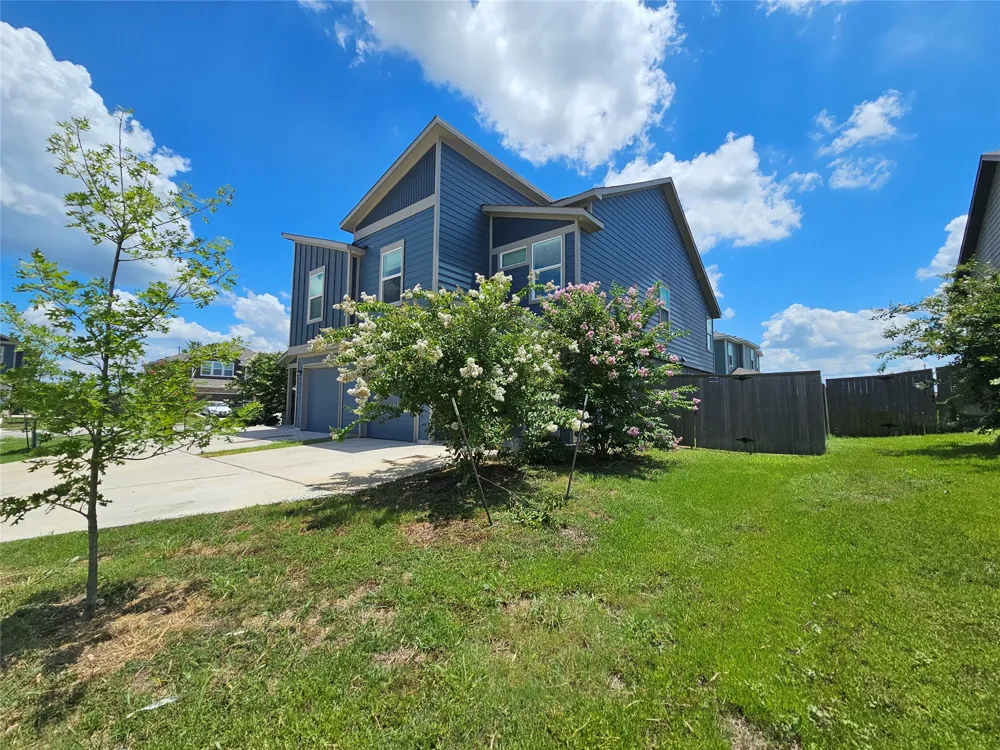 12109 Short Leaf Path Del Valle, TX 78617