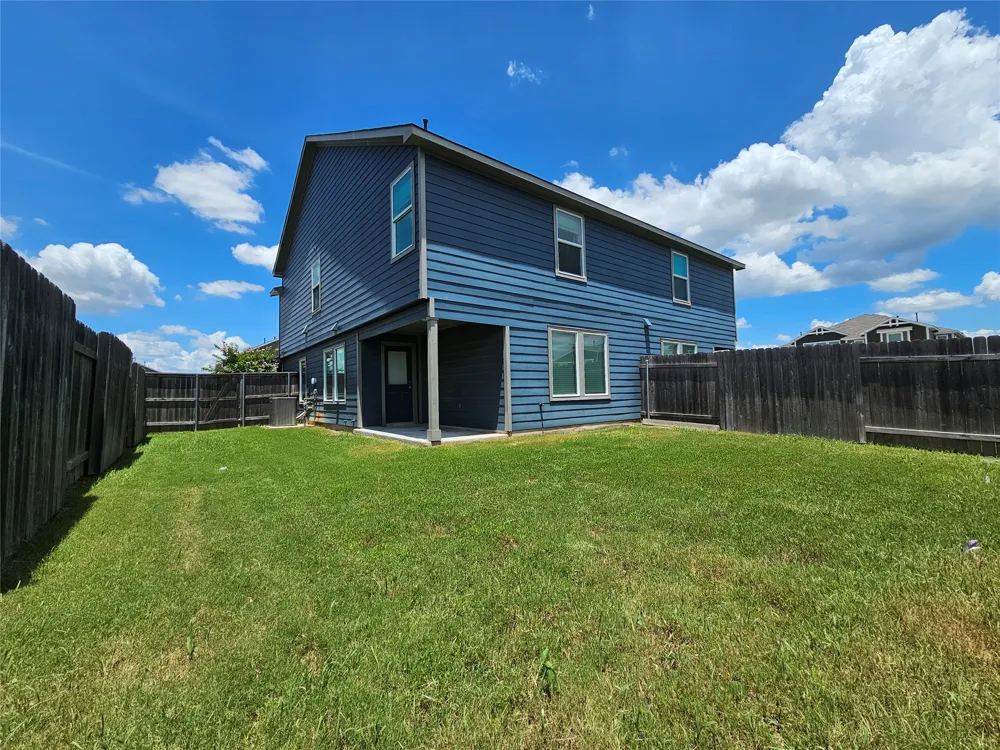 12109 Short Leaf Path Del Valle, TX 78617