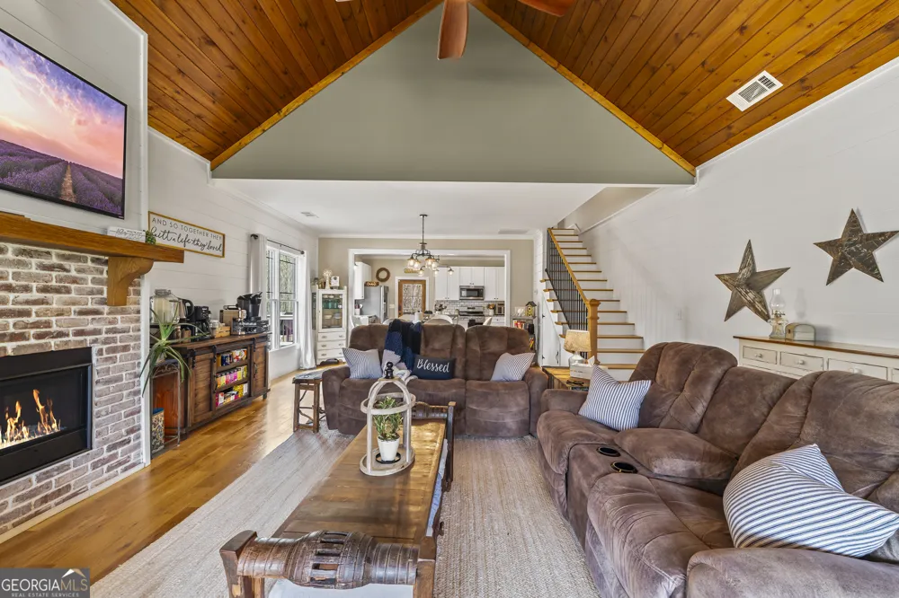 5240 Highway 17 Clarkesville, GA 30523