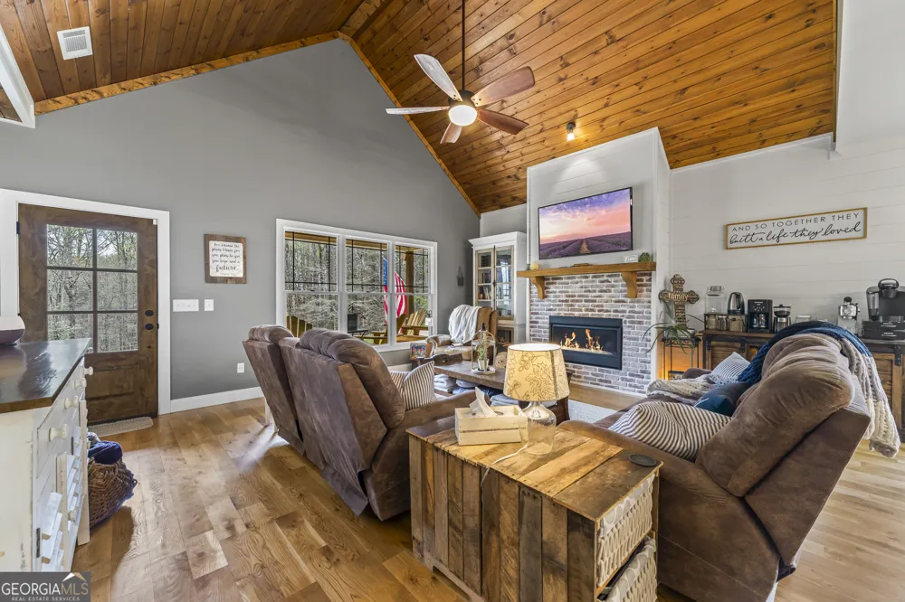 5240 Highway 17 Clarkesville, GA 30523