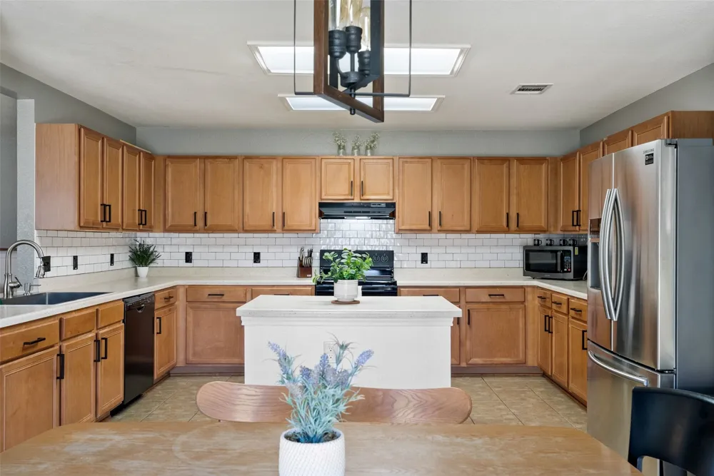2213 Little Tree Bend Cedar Park, TX 78613