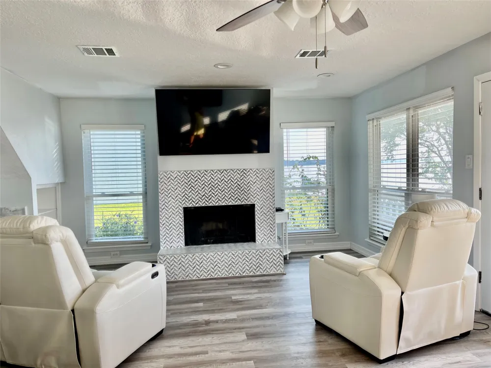 221 Capetown Way Montgomery, TX 77356