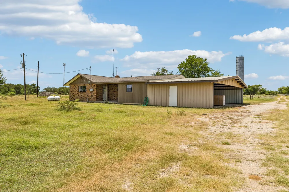 9765 FM 20 Lockhart, TX 78644