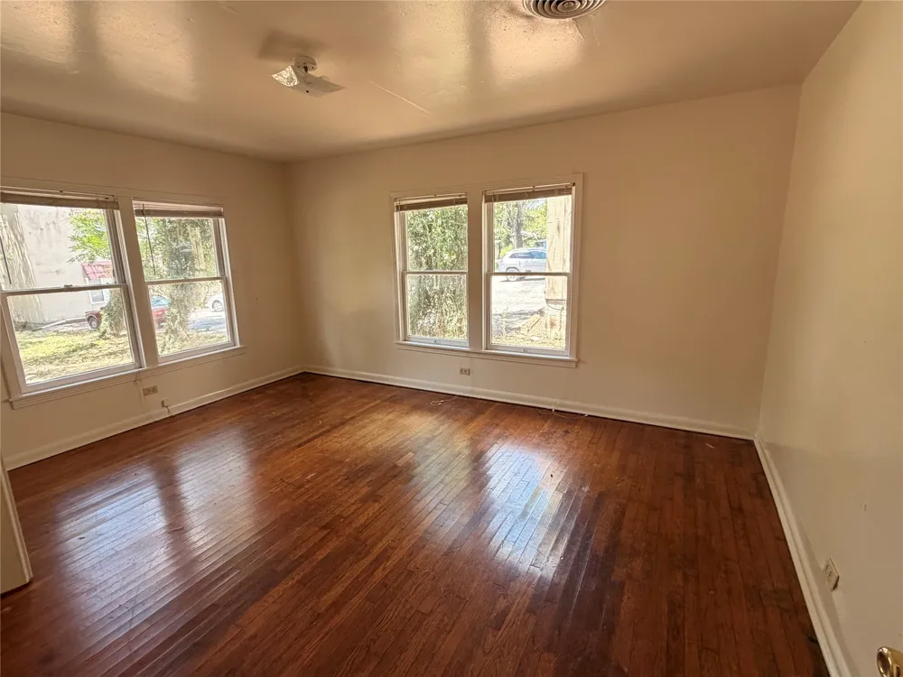 1019 Chestnut Street San Marcos, TX 78666