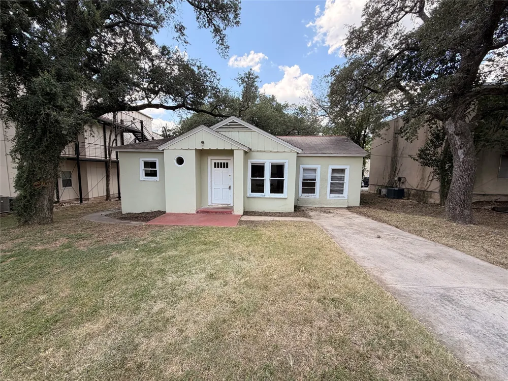 1019 Chestnut Street San Marcos, TX 78666