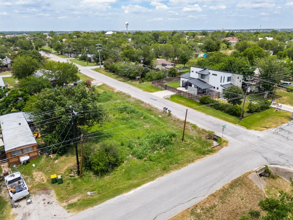 301 W Eggleston Street Manor, TX 78653