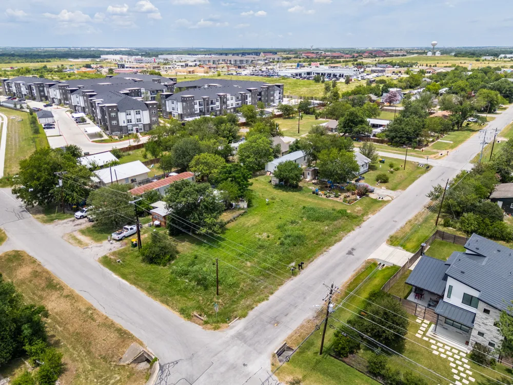 301 W Eggleston Street Manor, TX 78653
