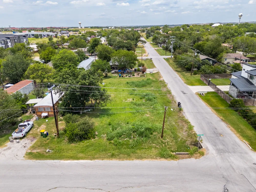 301 W Eggleston Street Manor, TX 78653
