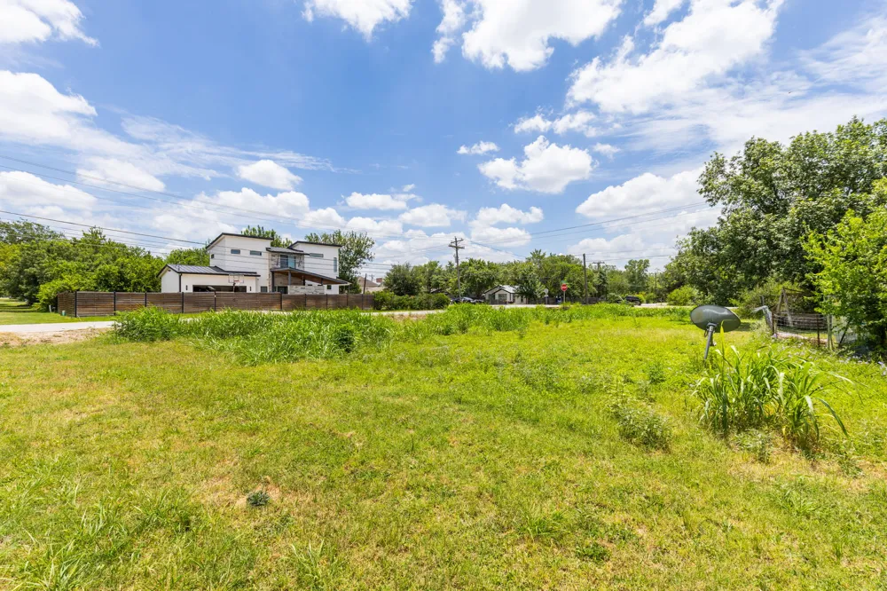 301 W Eggleston Street Manor, TX 78653