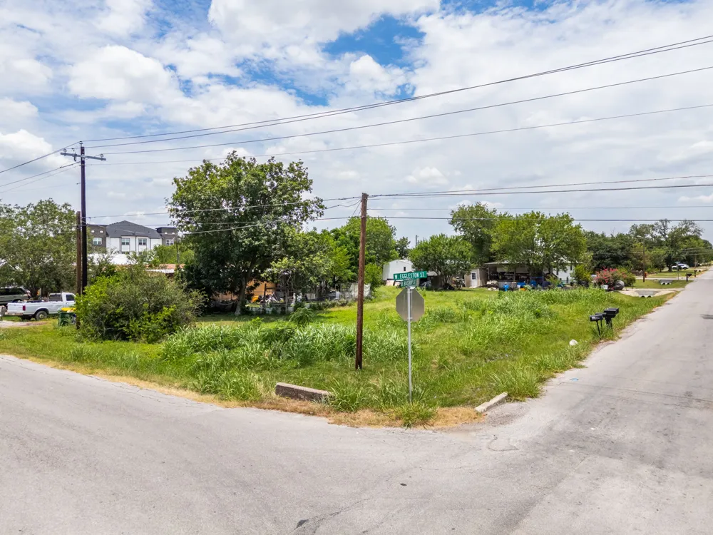 301 W Eggleston Street Manor, TX 78653