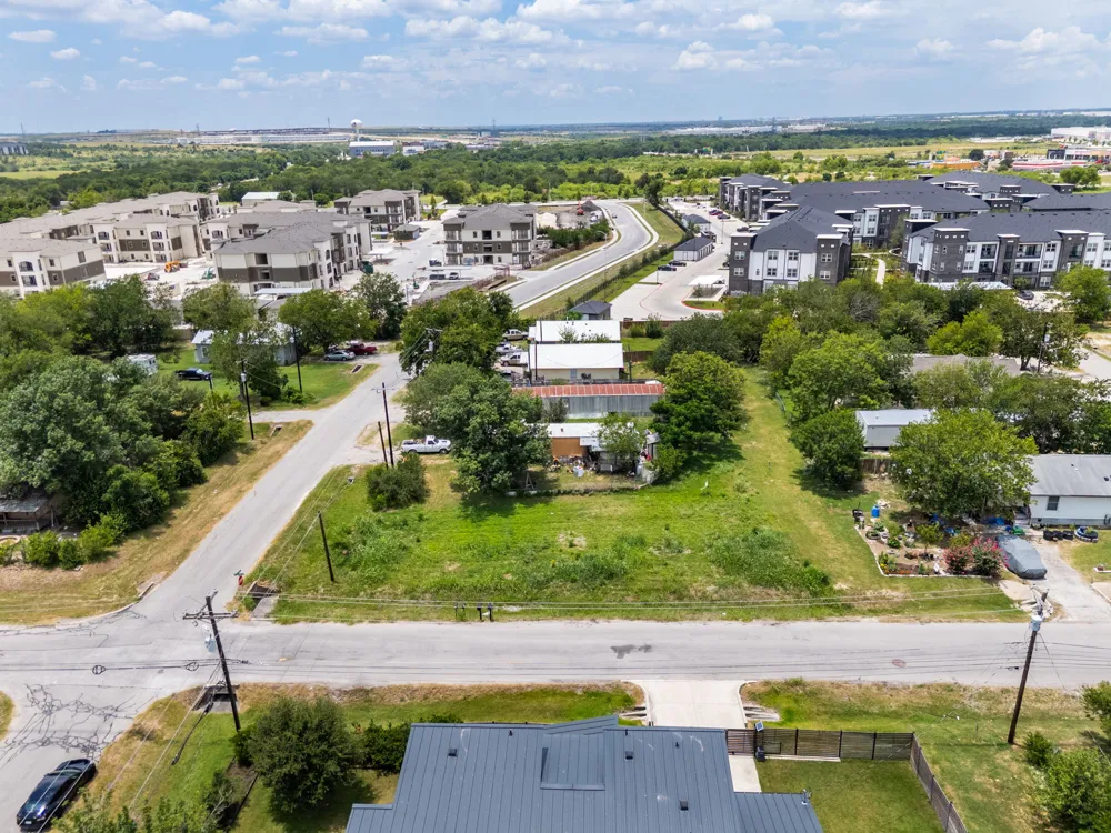 301 W Eggleston Street Manor, TX 78653