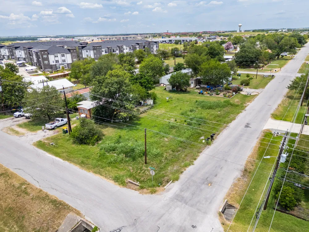 301 W Eggleston Street Manor, TX 78653