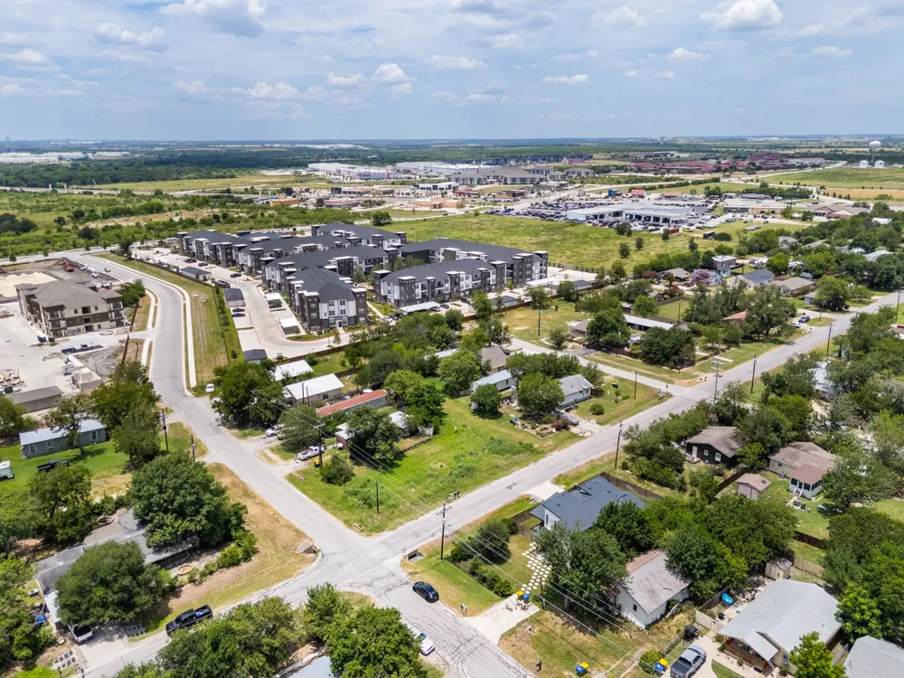 301 W Eggleston Street Manor, TX 78653