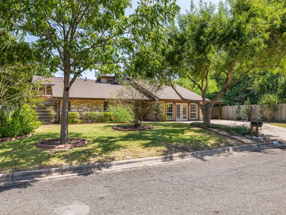 2101 Kent Street Taylor, TX 76574