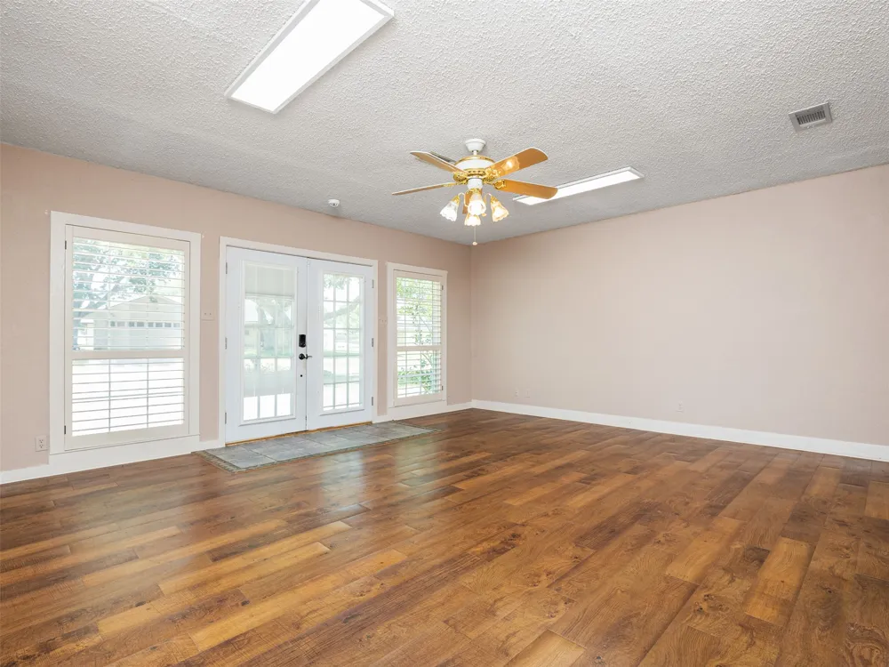 2101 Kent Street Taylor, TX 76574