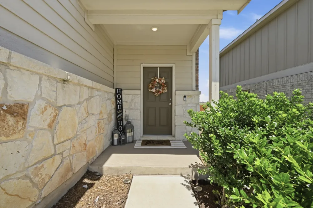 632 Pepperbark Loop Buda, TX 78610