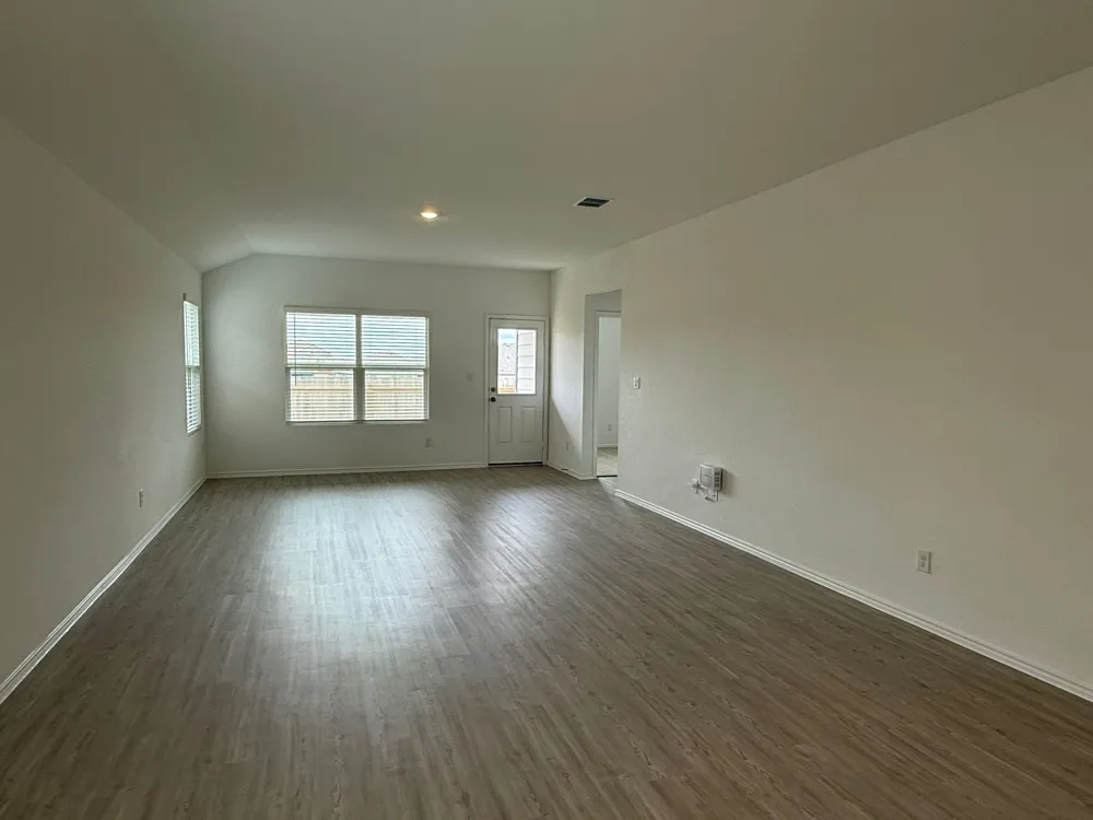 125 Sormonne Loop Kyle, TX 78640