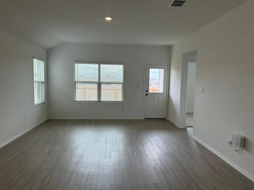 125 Sormonne Loop Kyle, TX 78640