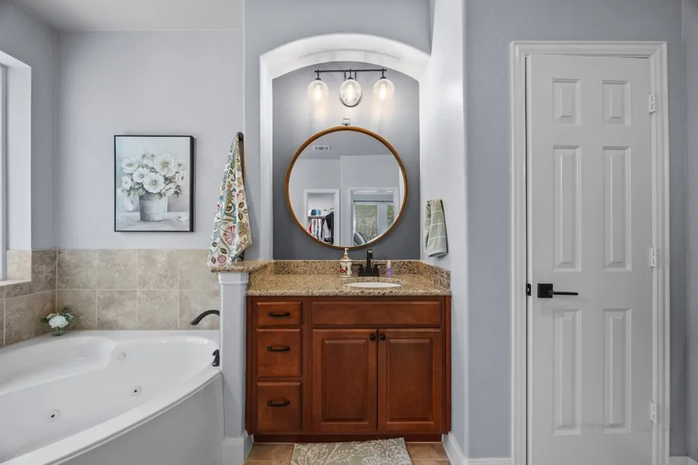 246 Southern Sunset Cove Driftwood, TX 78619