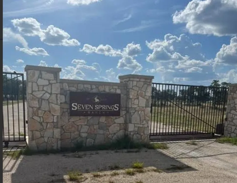 79 SPRING CROSSING DRIVE Junction, TX 76849