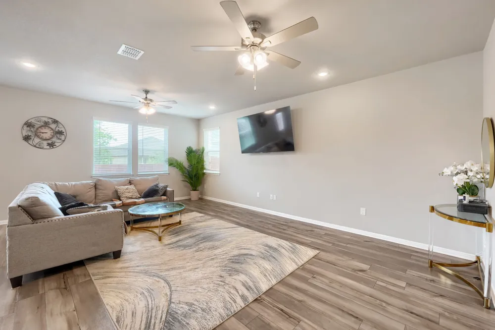 6254 Marsh Lane Buda, TX 78610