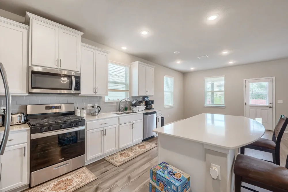 6254 Marsh Lane Buda, TX 78610