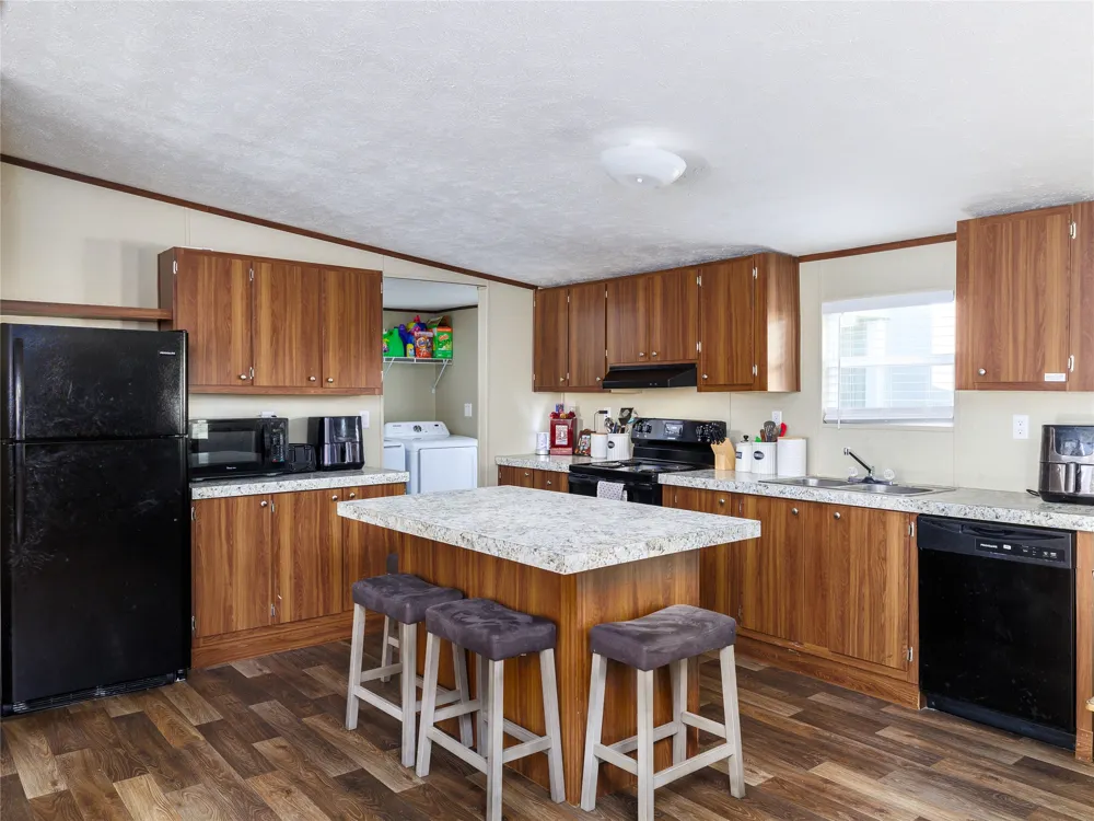 2877 County Road 463 Road Elgin, TX 78621