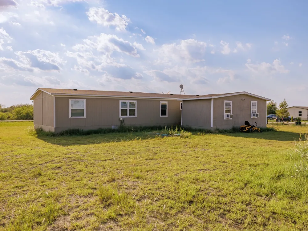2877 County Road 463 Road Elgin, TX 78621