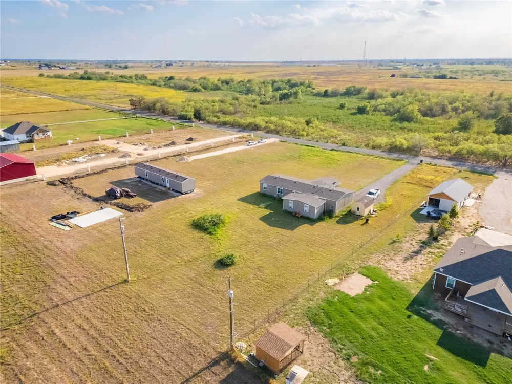 2877 County Road 463 Road Elgin, TX 78621