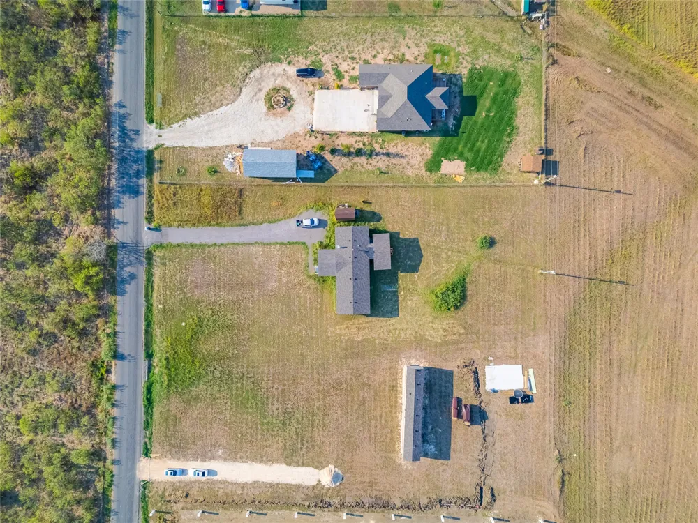 2877 County Road 463 Road Elgin, TX 78621