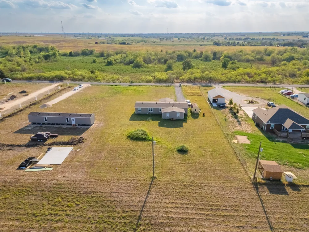 2877 County Road 463 Road Elgin, TX 78621