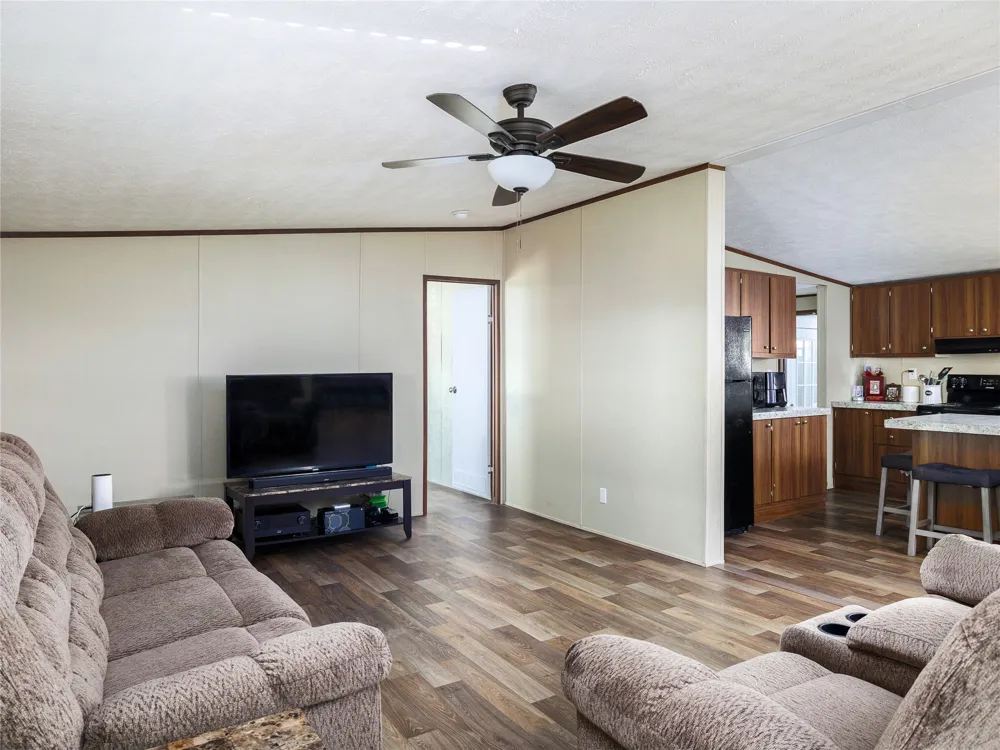 2877 County Road 463 Road Elgin, TX 78621