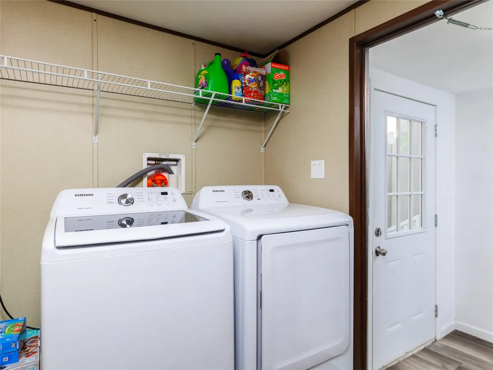 2877 County Road 463 Road Elgin, TX 78621