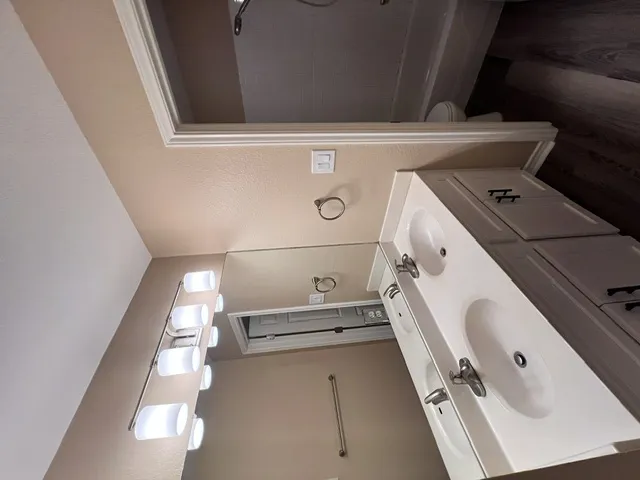 13330 Water Oak Lane Austin, TX 78729