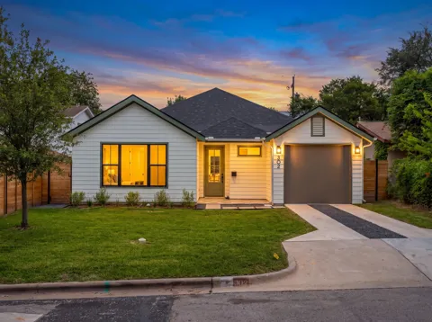 302 El Paso Street