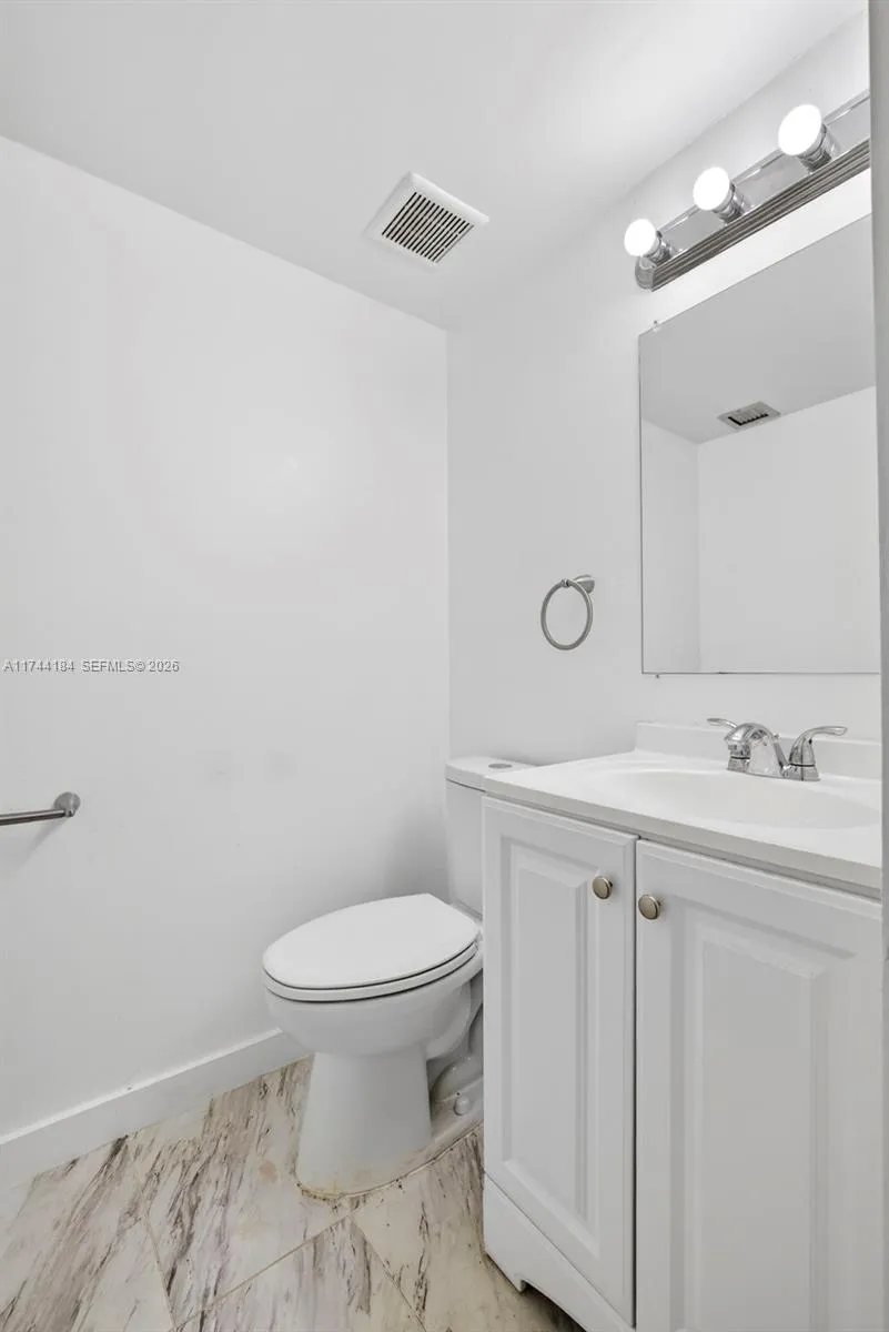 4174 Inverrary Drive #706 Lauderhill, FL 33319