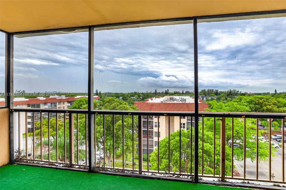 4174 Inverrary Drive #706 Lauderhill, FL 33319