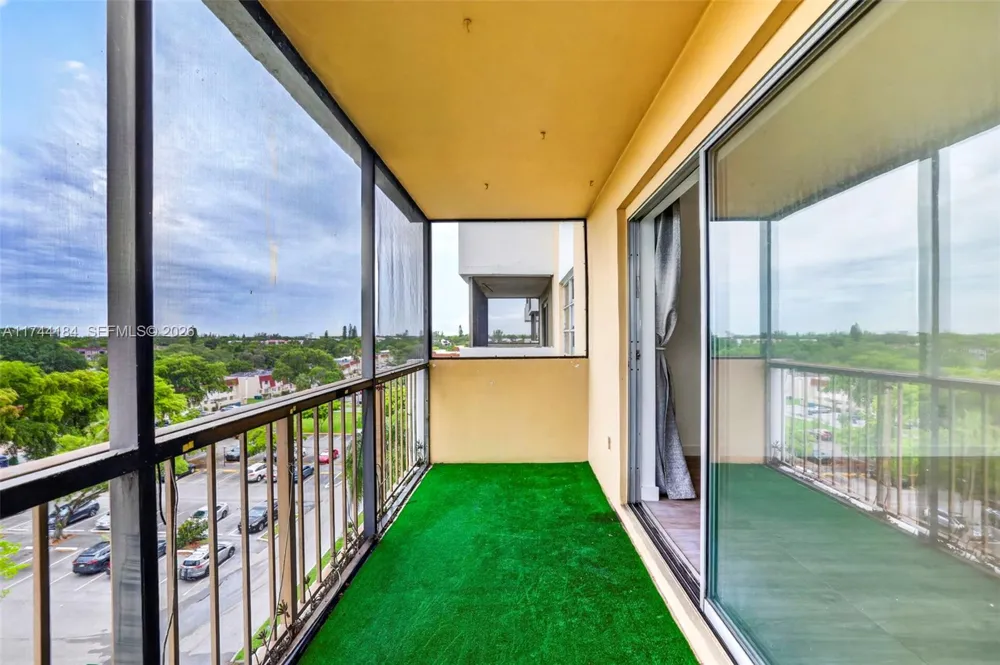 4174 Inverrary Drive #706 Lauderhill, FL 33319