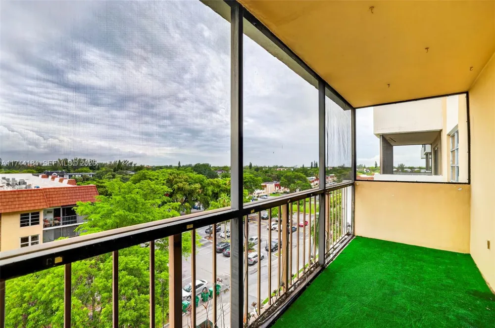 4174 Inverrary Drive #706 Lauderhill, FL 33319