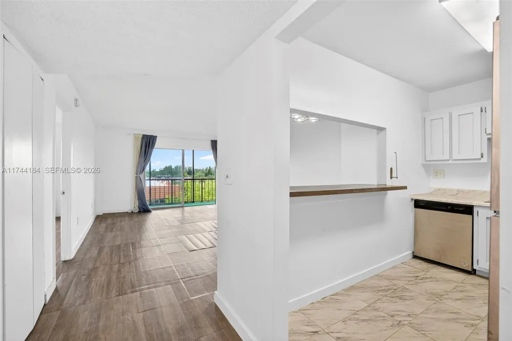 4174 Inverrary Drive #706 Lauderhill, FL 33319