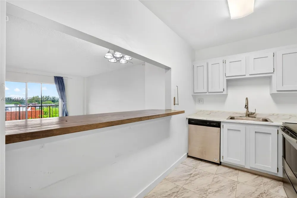 4174 Inverrary Drive #706 Lauderhill, FL 33319