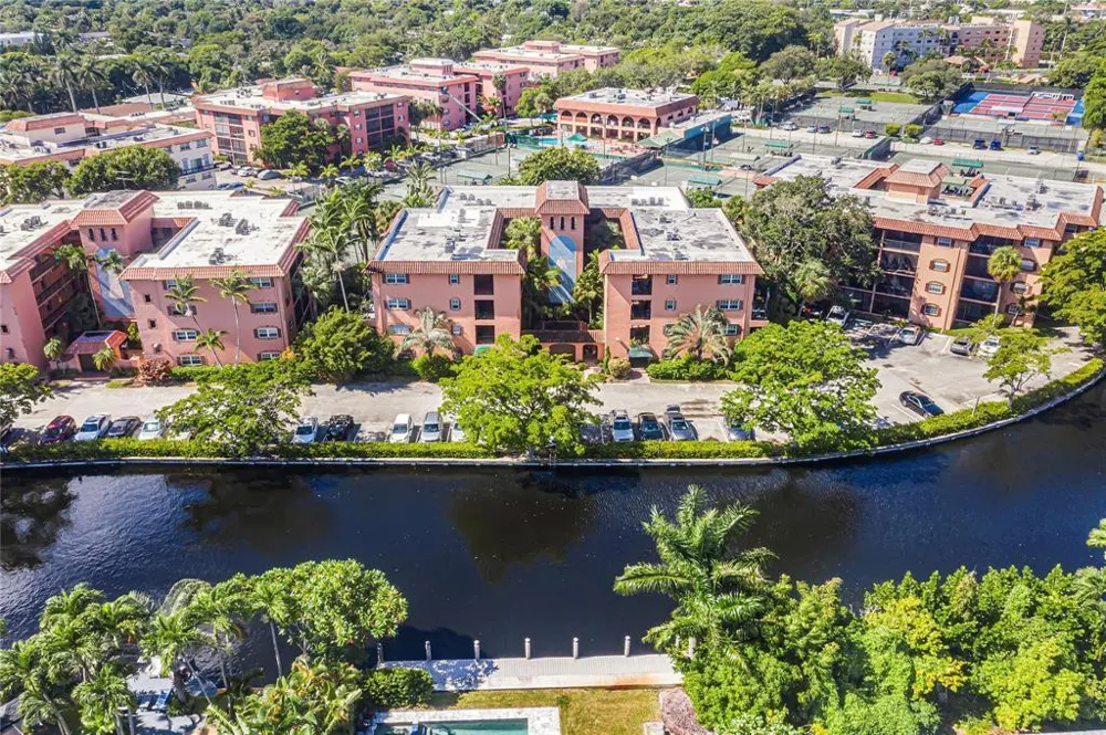620 Tennis Club Drive #103 Fort Lauderdale, FL 33311
