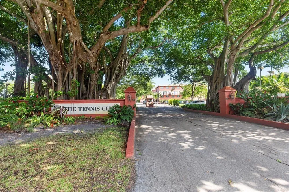 620 Tennis Club Drive #103 Fort Lauderdale, FL 33311