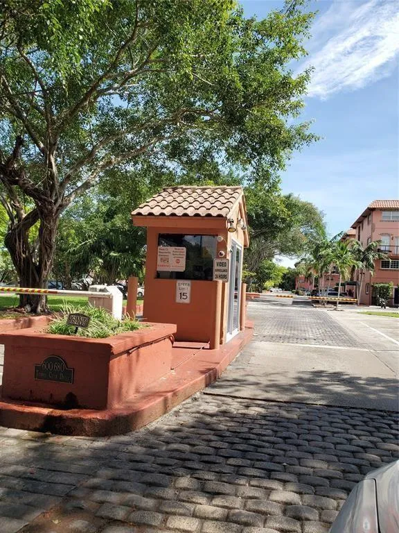 620 Tennis Club Drive #103 Fort Lauderdale, FL 33311