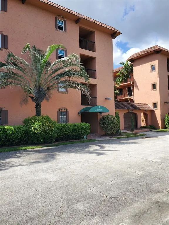 620 Tennis Club Drive #103 Fort Lauderdale, FL 33311
