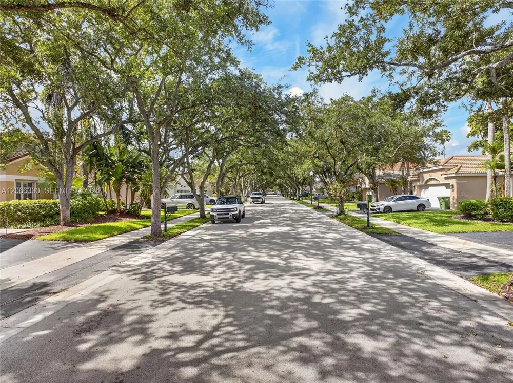1520 Seabay Rd Weston, FL 33326