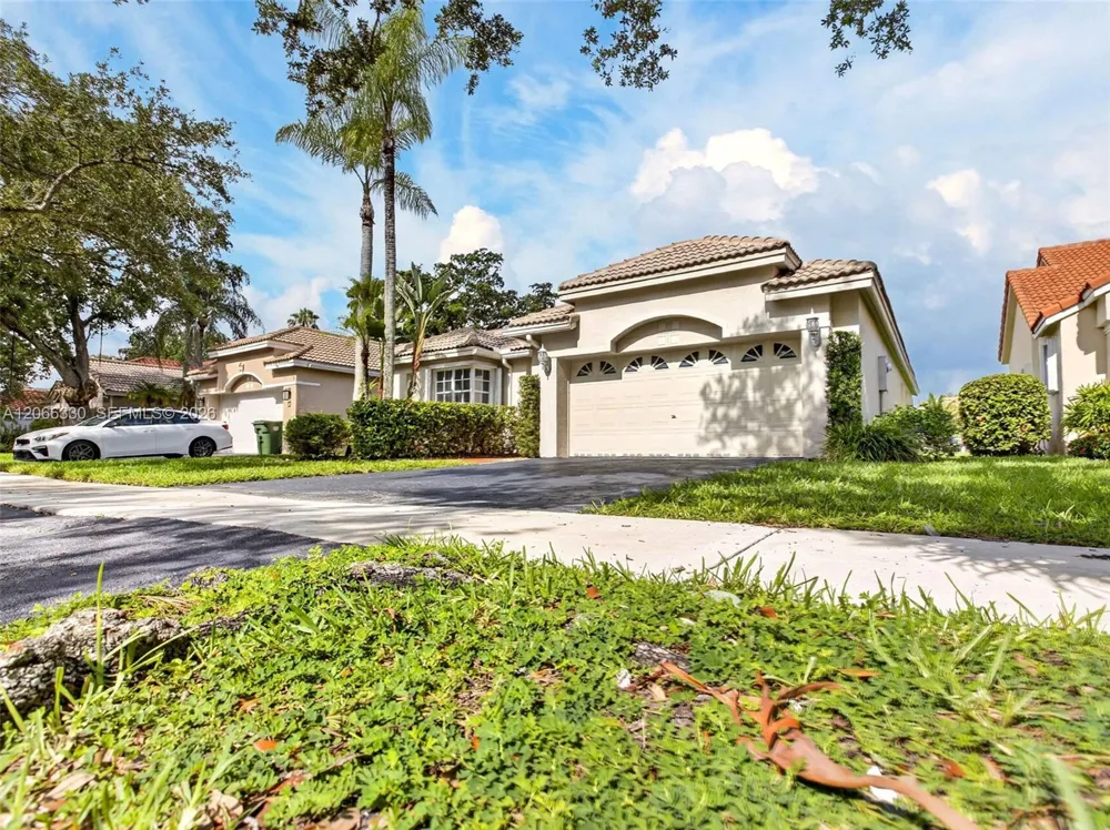 1520 Seabay Rd Weston, FL 33326