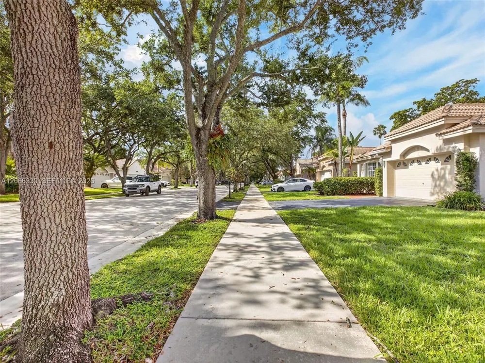1520 Seabay Rd Weston, FL 33326
