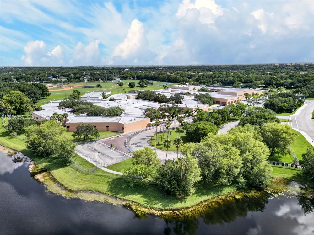 1520 Seabay Rd Weston, FL 33326
